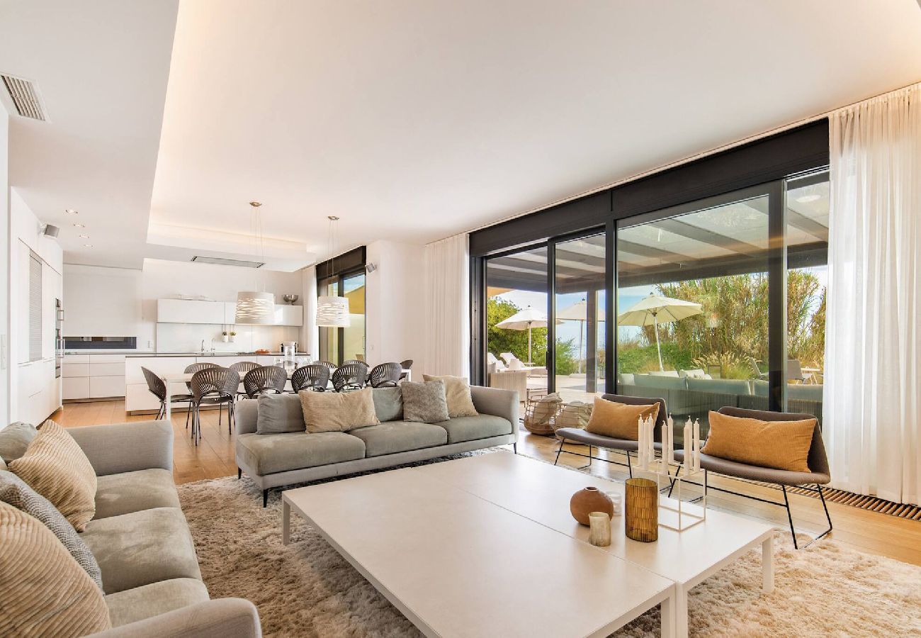 Villa en Marbella - 3326 Costabella Frontline