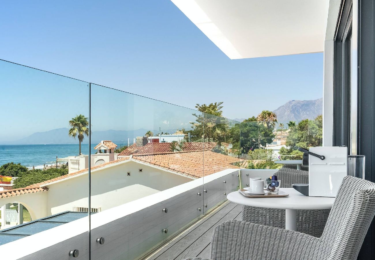 Villa en Marbella - 3326 Costabella Frontline