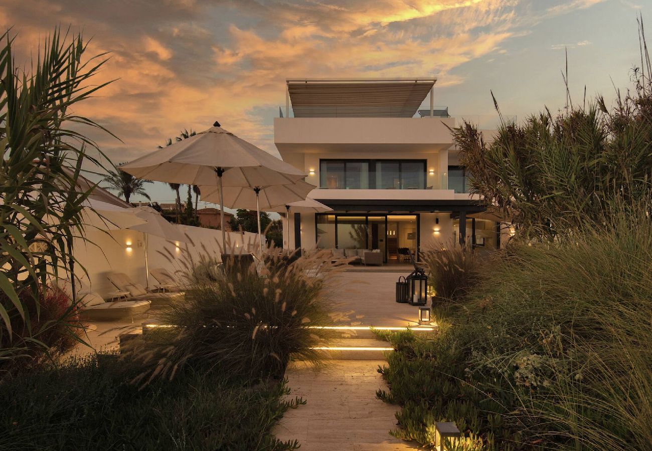 Villa en Marbella - 3326 Costabella Frontline