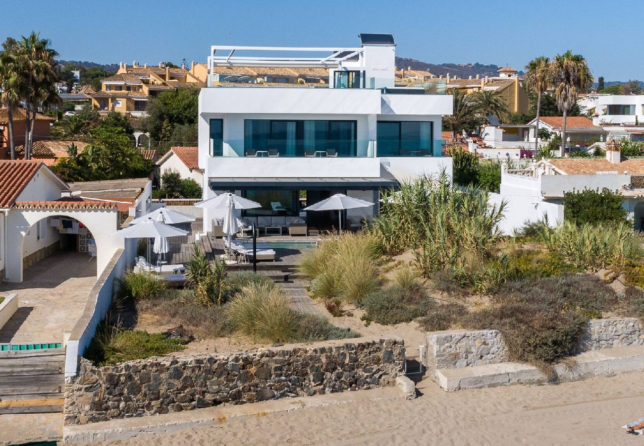 Villa en Marbella - 3326 Costabella Frontline