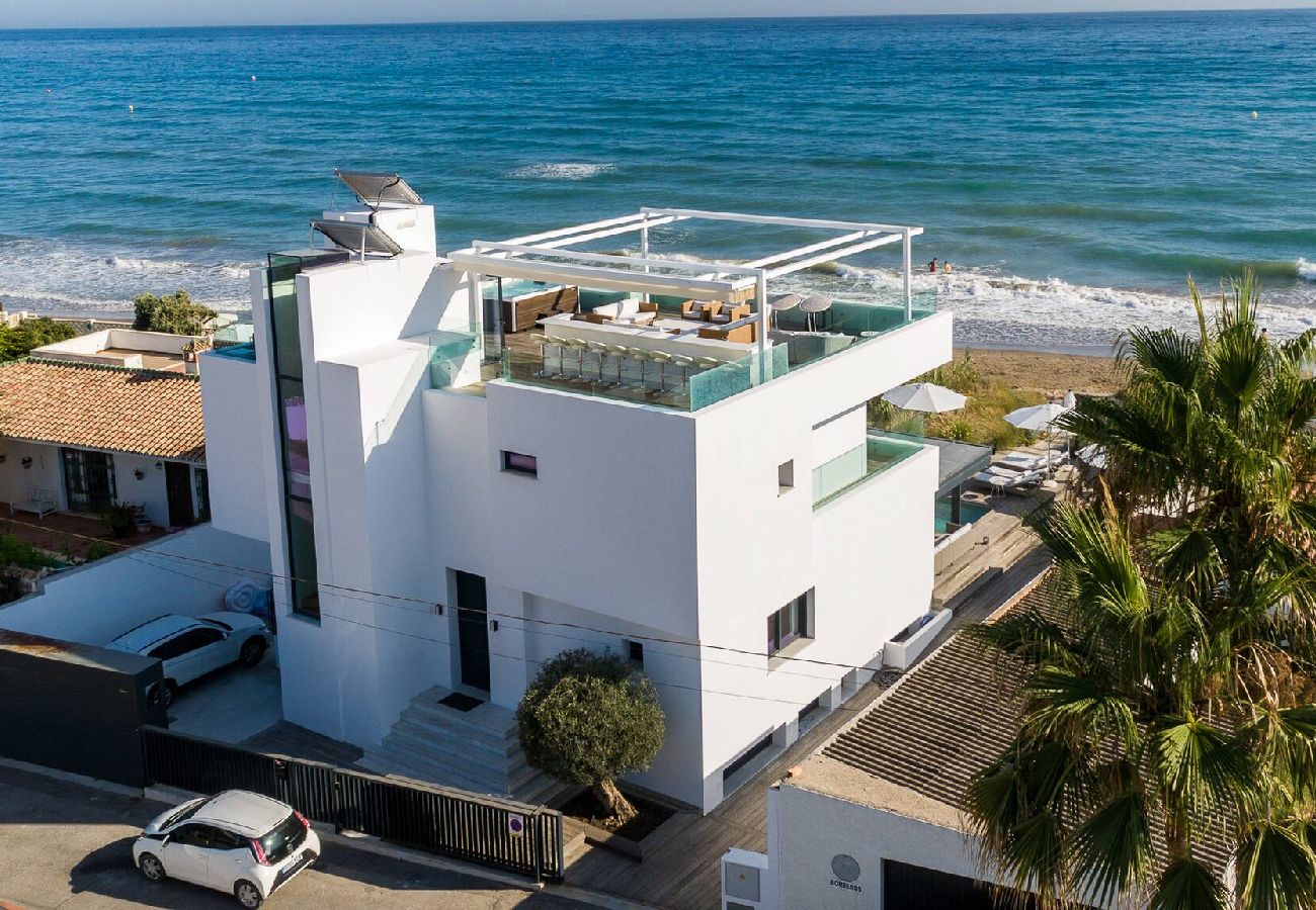 Villa en Marbella - 3326 Costabella Frontline