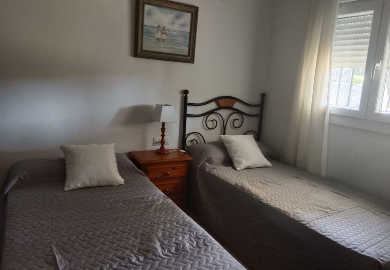Chalet en Chiclana de la Frontera - R012 MORENA