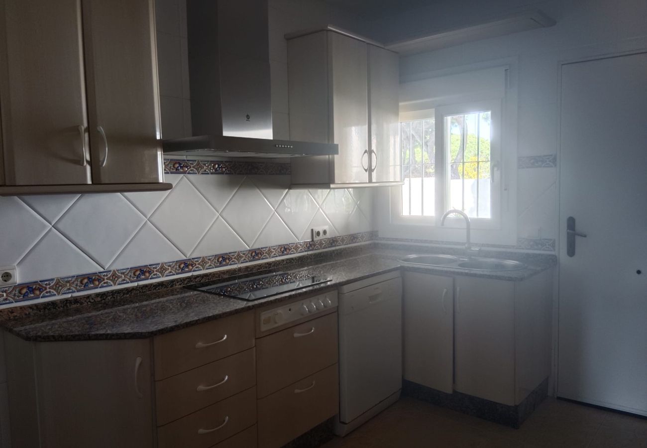 Chalet en Chiclana de la Frontera - R012 MORENA