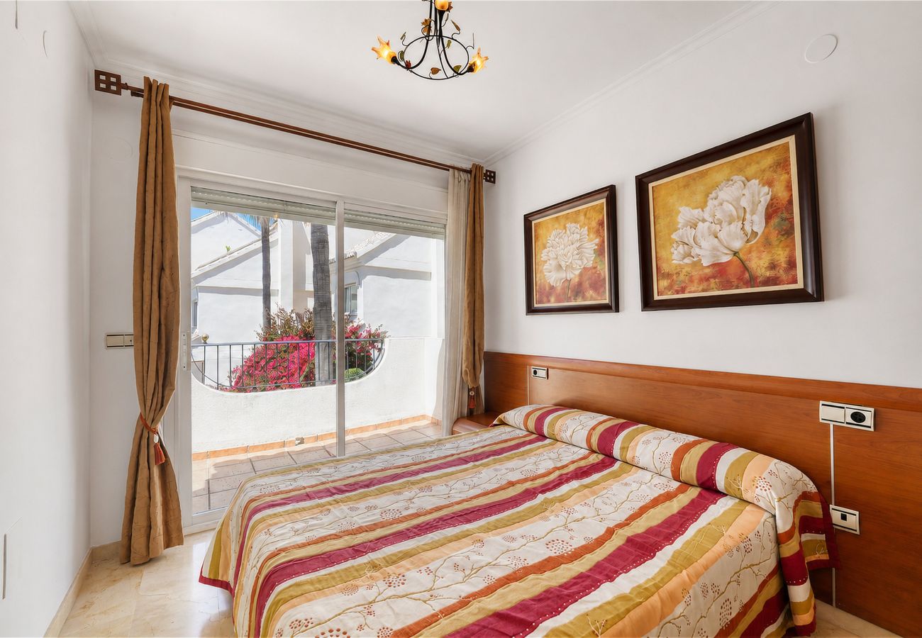 Casa adosada en Marbella - 3160 Elegant Seafront House