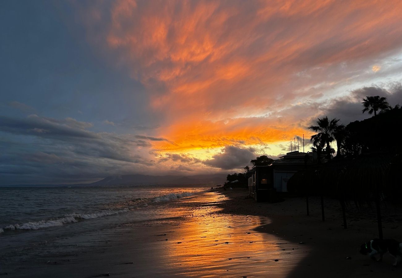 Casa adosada en Marbella - 3150 Seaside Home with Stunning Sea Views