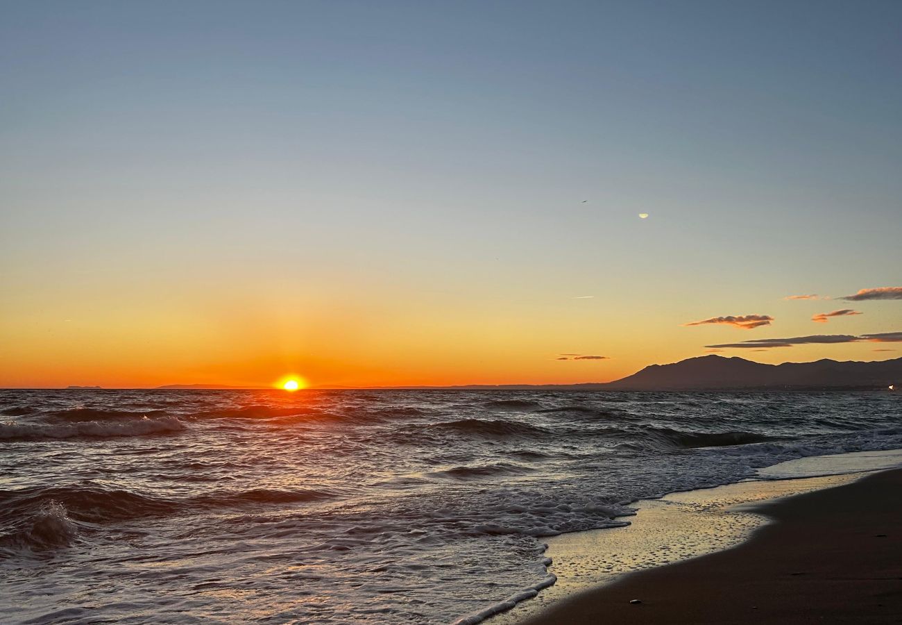 Casa adosada en Marbella - 3150 Seaside Home with Stunning Sea Views