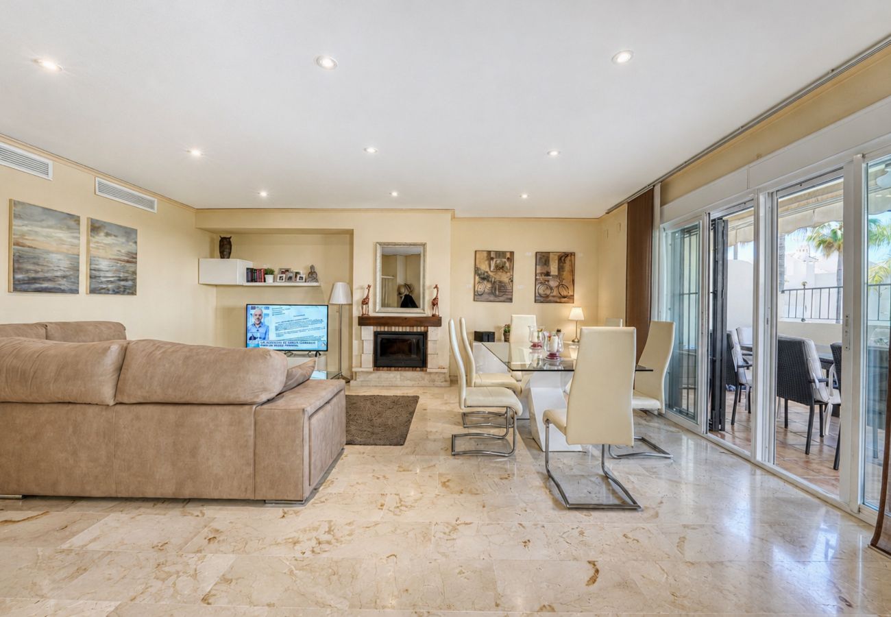Casa adosada en Marbella - 3150 Seaside Home with Stunning Sea Views