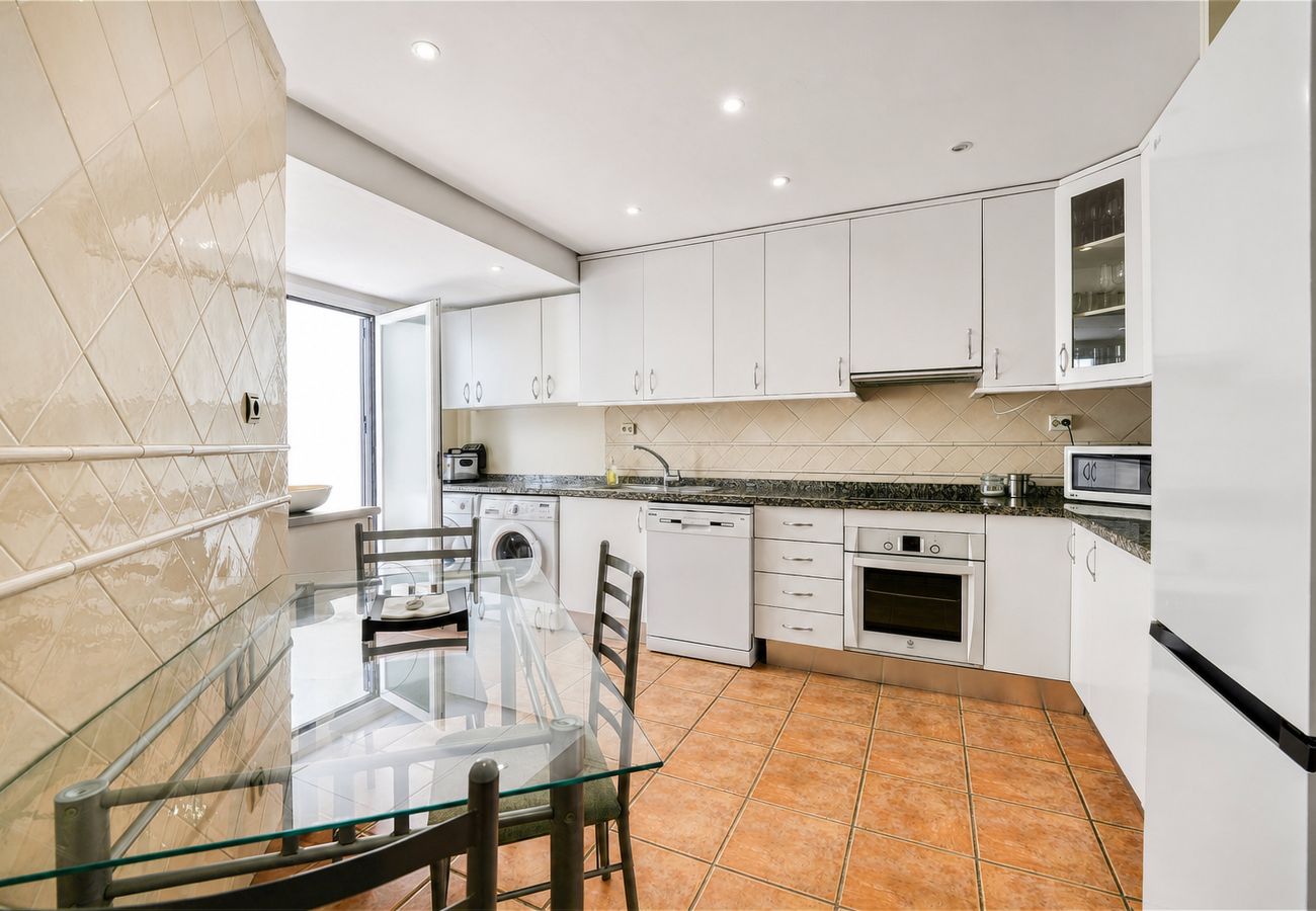 Casa adosada en Marbella - 3150 Seaside Home with Stunning Sea Views
