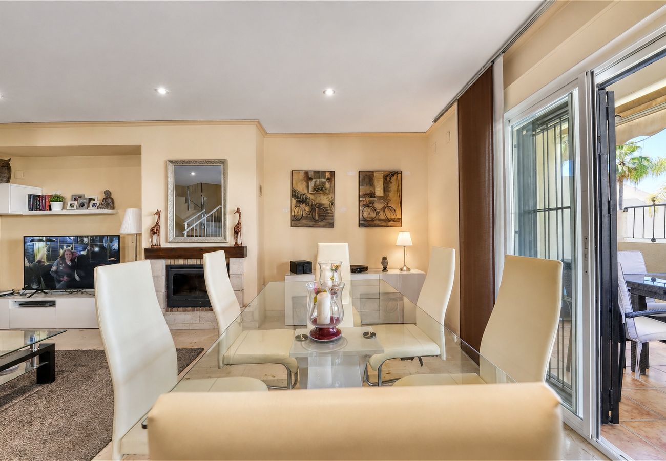 Casa adosada en Marbella - 3150 Seaside Home with Stunning Sea Views