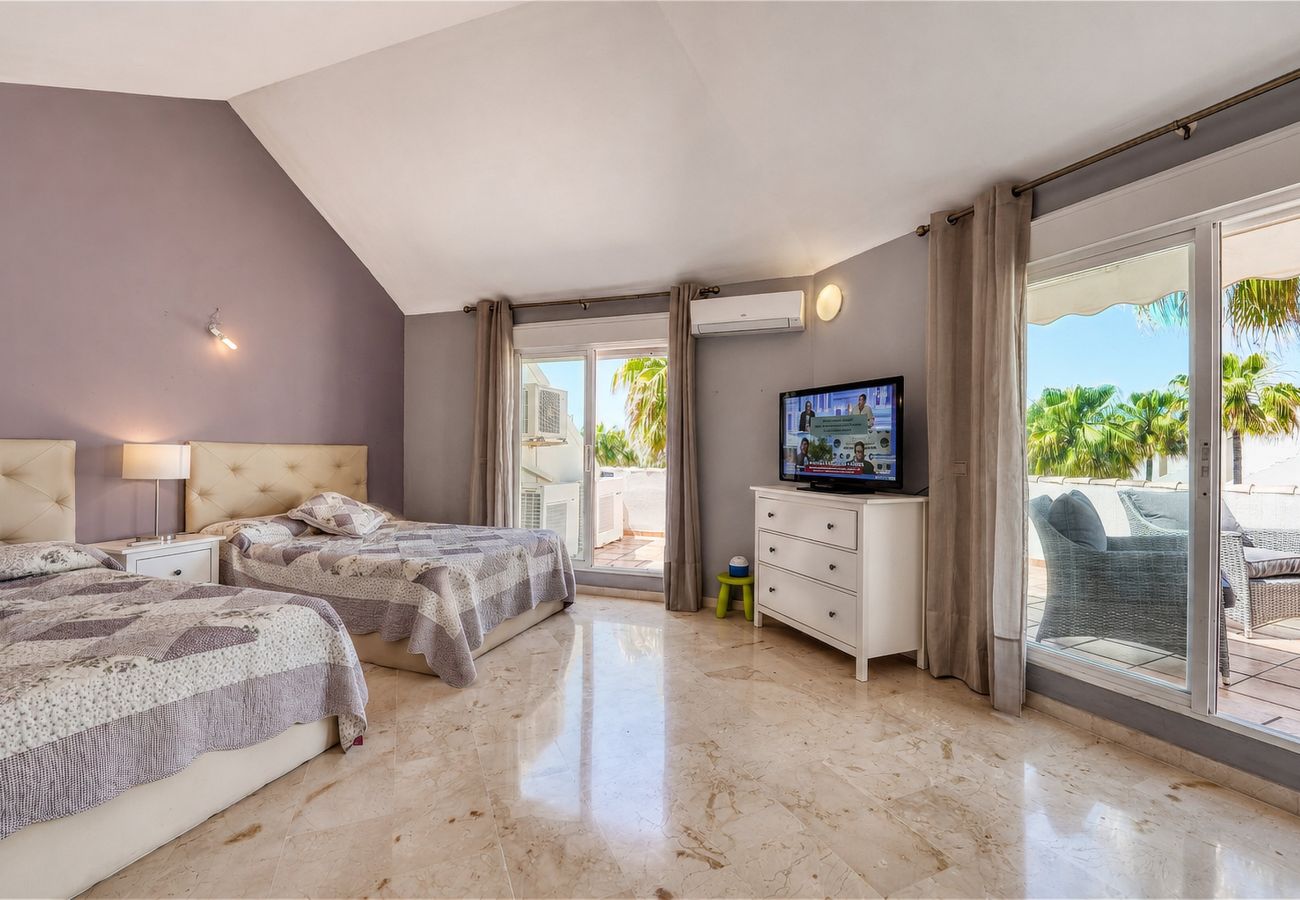 Casa adosada en Marbella - 3150 Seaside Home with Stunning Sea Views