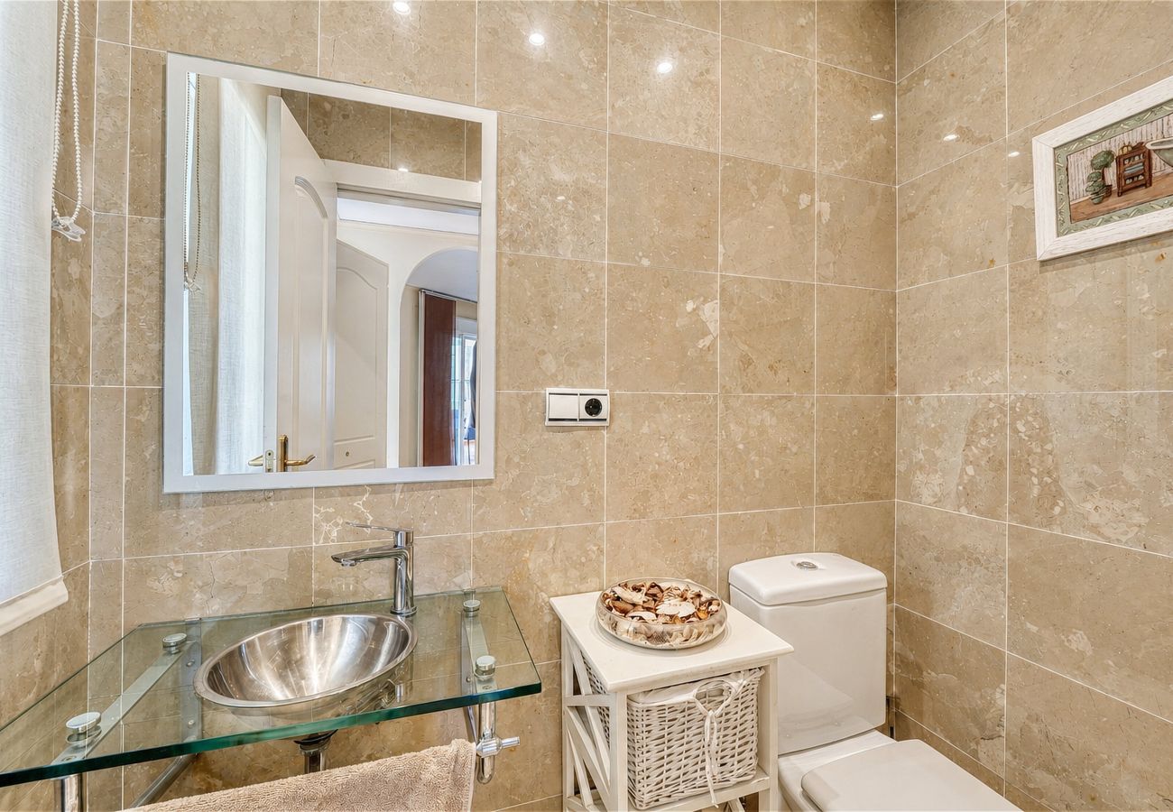 Casa adosada en Marbella - 3150 Seaside Home with Stunning Sea Views