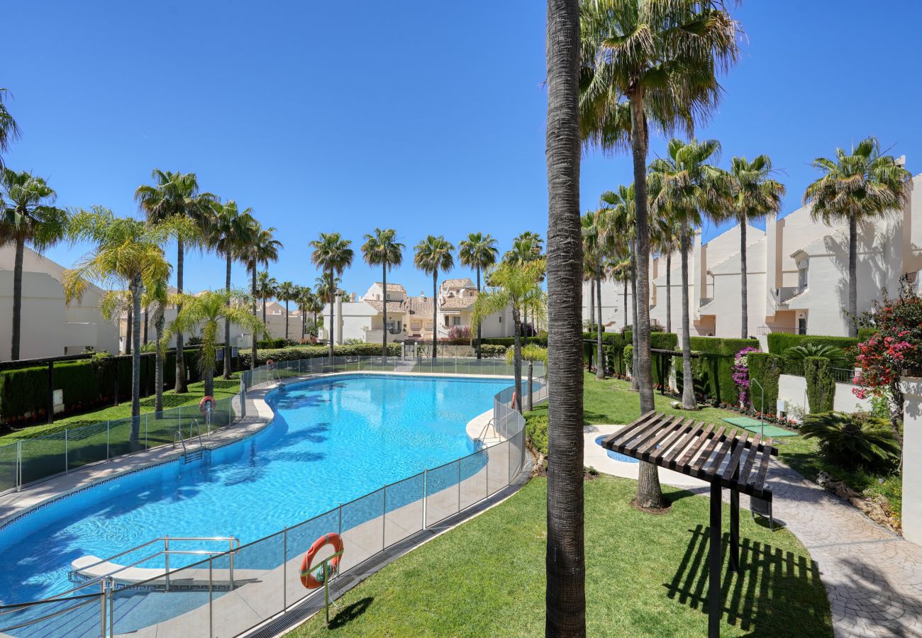 Casa adosada en Marbella - 3150 Seaside Home with Stunning Sea Views