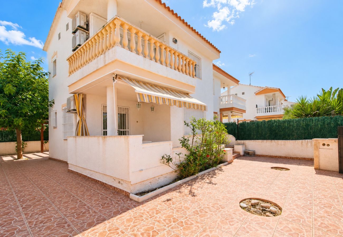 Casa en Alcoceber / Alcossebre - Villa Tres Playas | Gran patio privado · Piscina ·