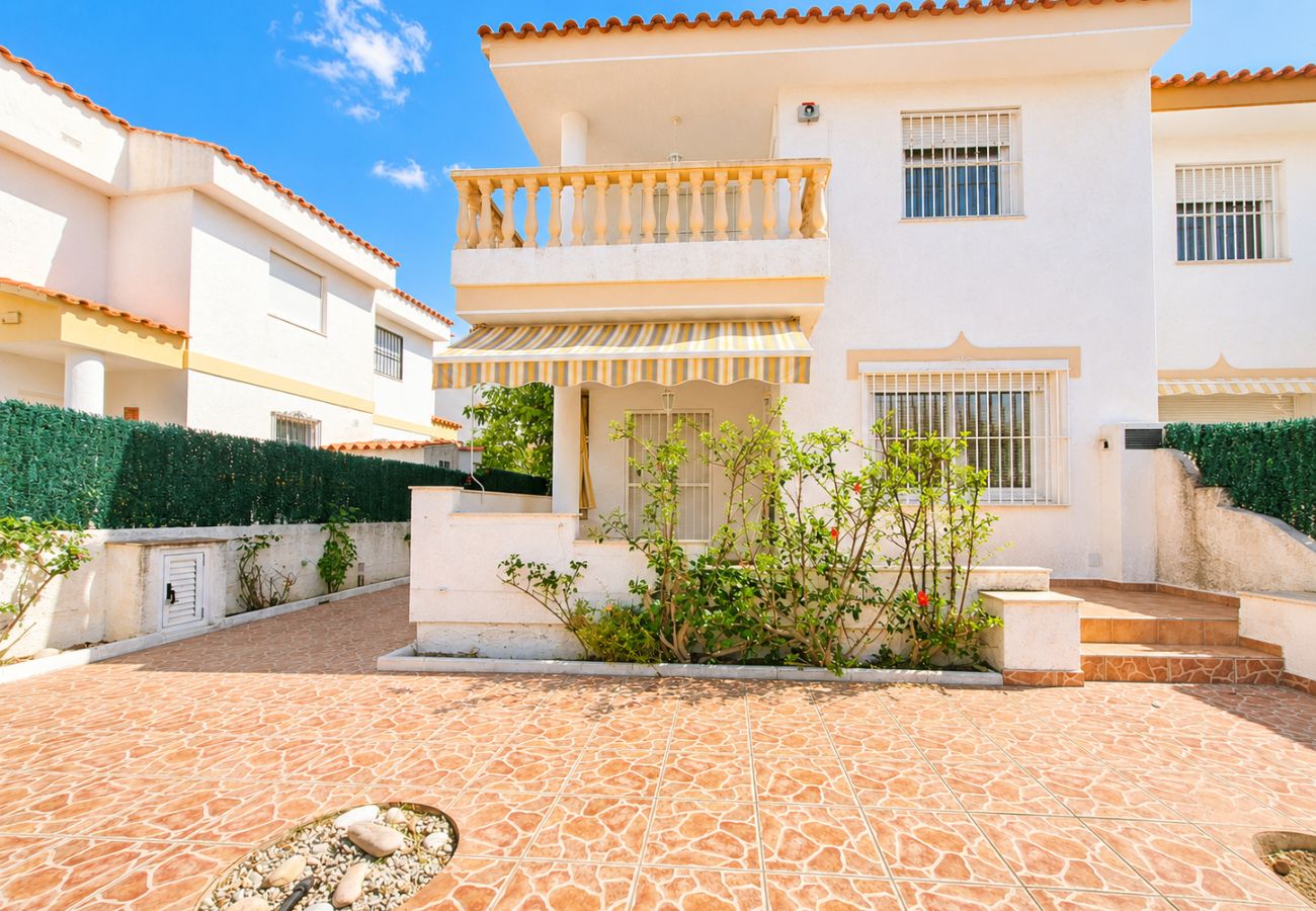 Casa en Alcoceber / Alcossebre - Villa Tres Playas | Gran patio privado · Piscina ·
