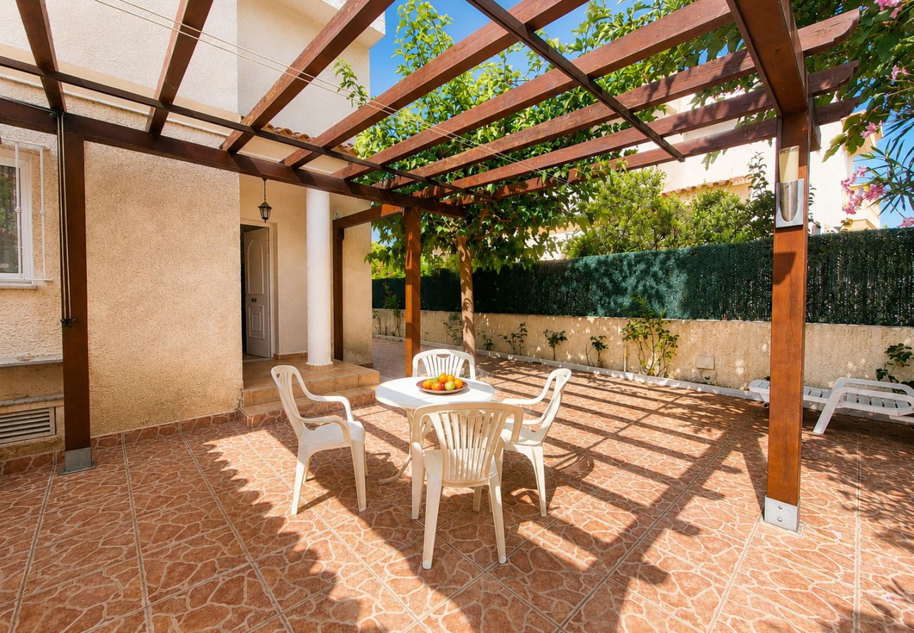 Casa en Alcoceber / Alcossebre - Villa Tres Playas | Gran patio privado · Piscina ·