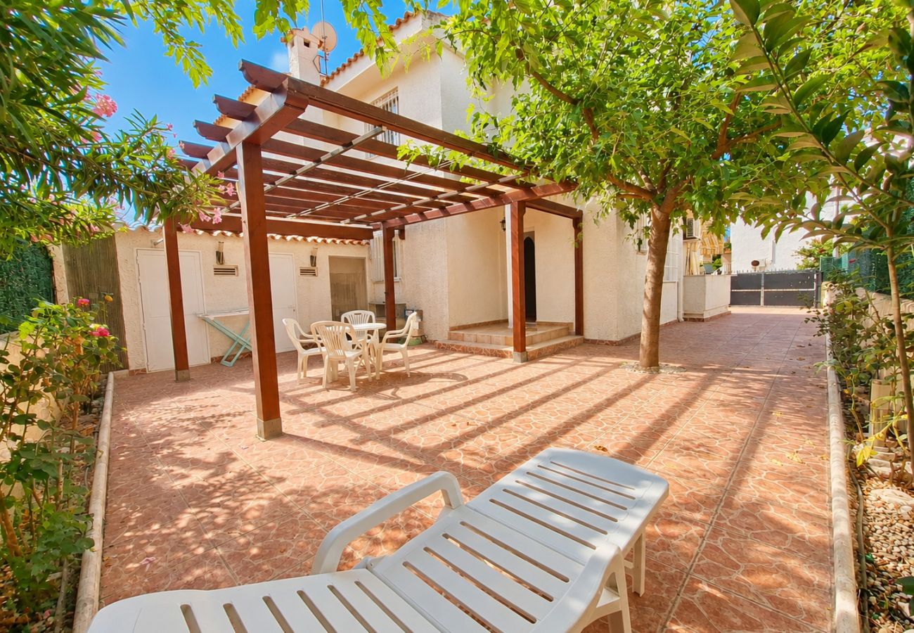 Casa en Alcoceber / Alcossebre - Villa Tres Playas | Gran patio privado · Piscina ·