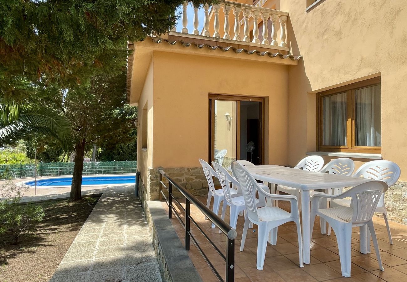 Apartment in L'Escala - MUSEU BAIXOS