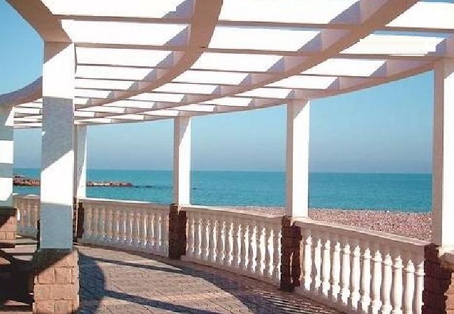 View of the beach from the promenade in Moncofa