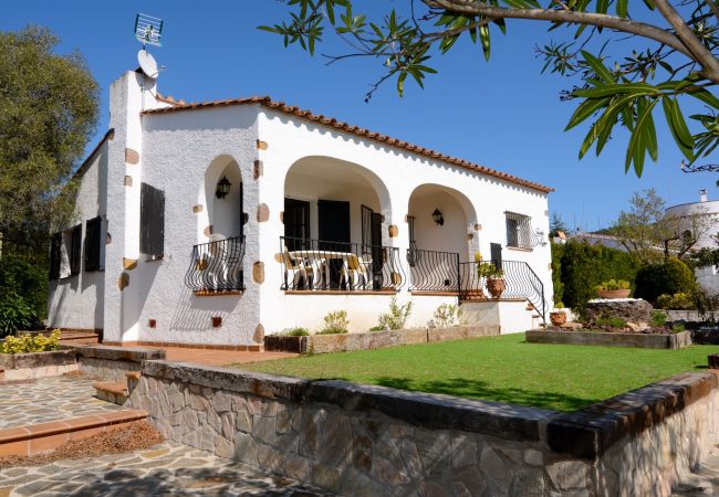 Villa in Estartit - CASITA ROSA