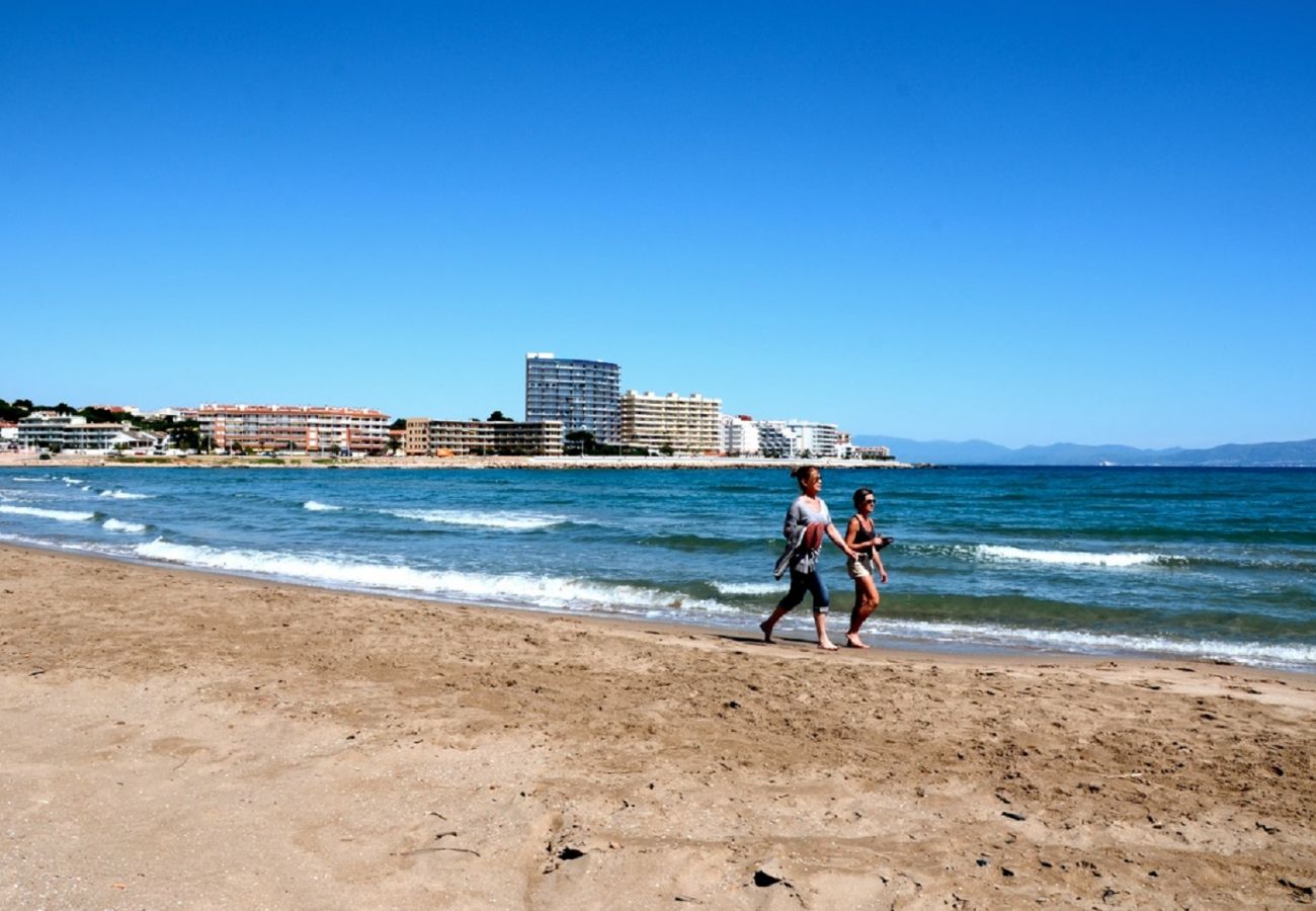 Apartment in L'Escala - GARBI PARK D 404