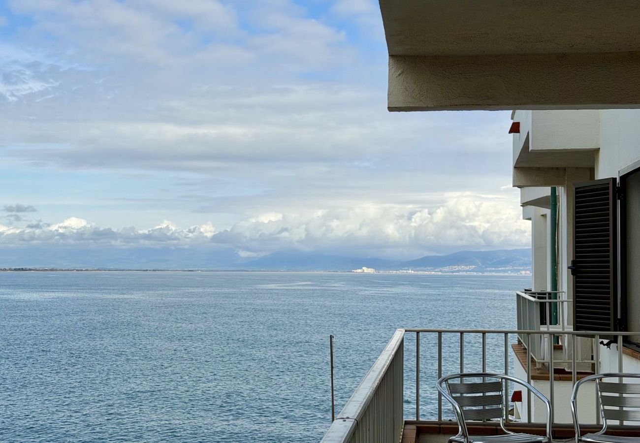 Apartment in L'Escala - ELS PESCADORS 2.2