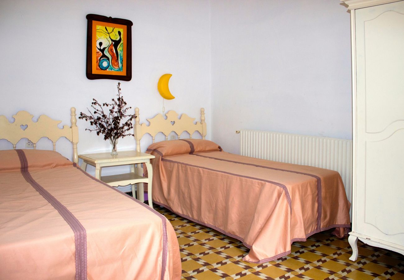 Cottage in Ullastret - CASA CARINA