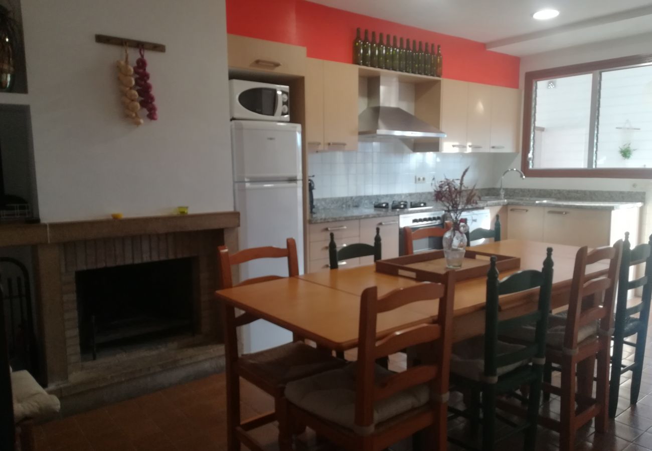 Cottage in Ullastret - CASA CARINA