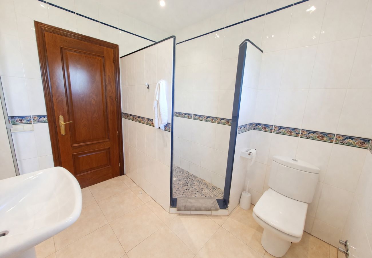 Villa in Alcocebre / Alcossebre - Villa con Piscina Privada y 2.000m² de Jardín