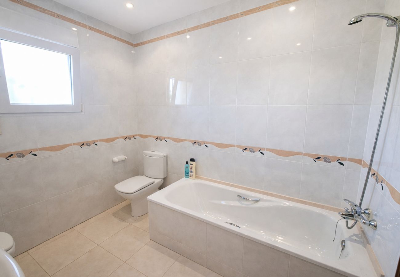 Villa in Alcocebre / Alcossebre - Villa con Piscina Privada y 2.000m² de Jardín