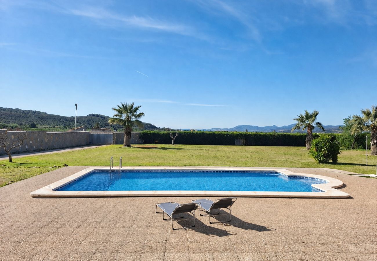 Villa in Alcocebre / Alcossebre - Villa con Piscina Privada y 2.000m² de Jardín