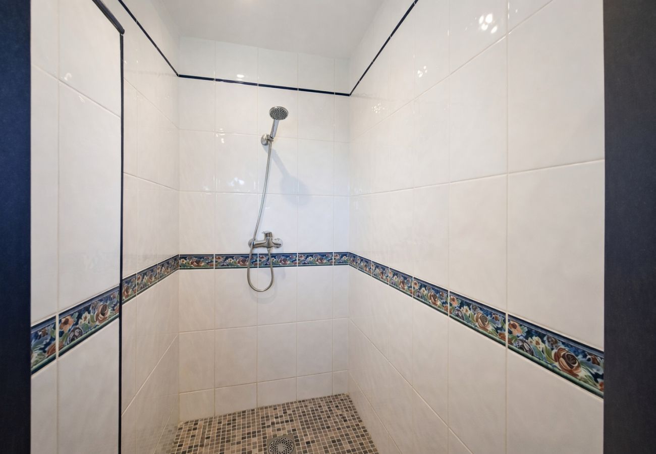 Villa in Alcocebre / Alcossebre - Villa con Piscina Privada y 2.000m² de Jardín