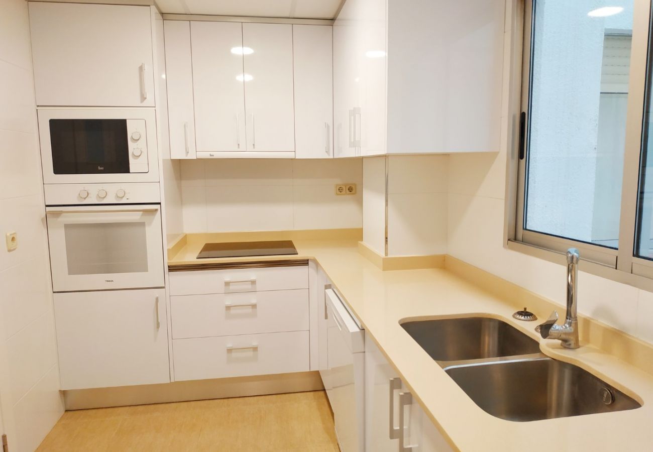 equipped kitchen, kitchen with dishwasher, large kitchen, beach, family