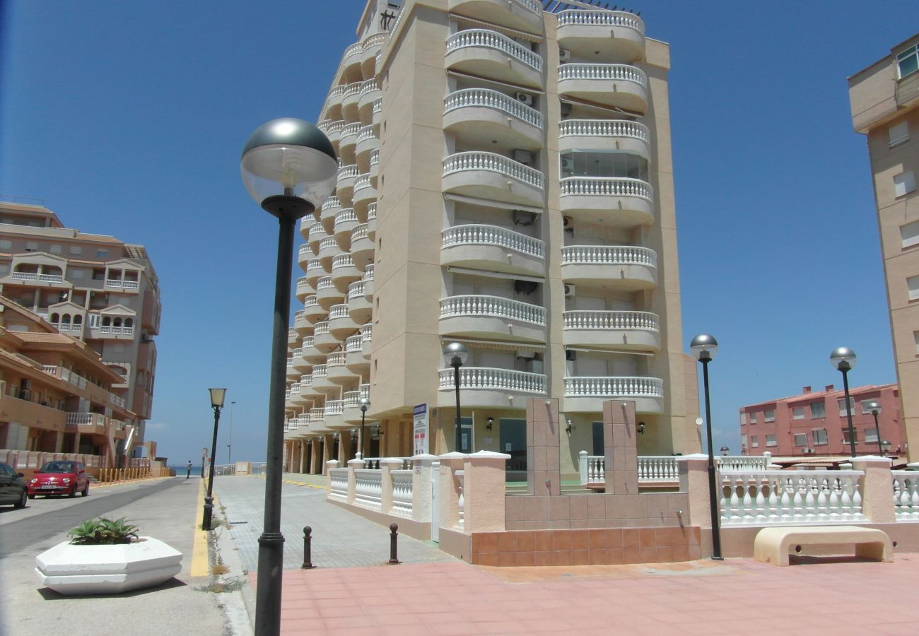 Apartment in La Manga del Mar Menor - MARES I ESC. 3  6B