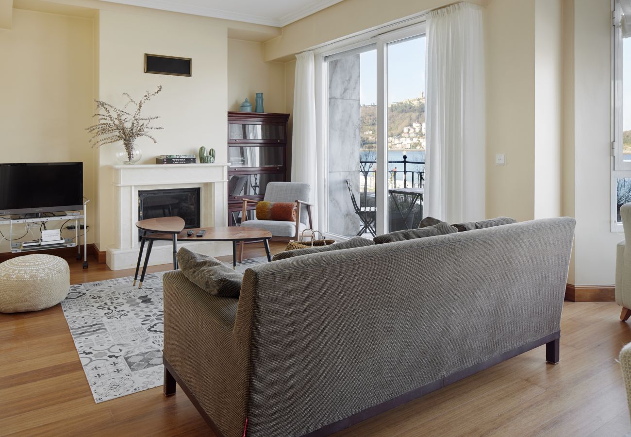 Apartment in front of the Bay of La Concha in San Sebastián