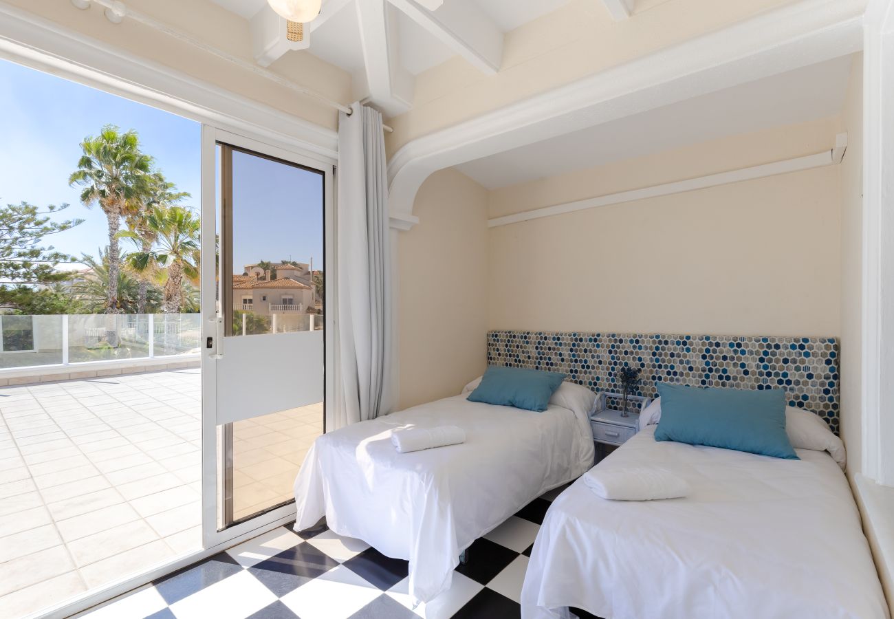 Villa in Orihuela Costa - Fidalsa Prime Mediterranean Beachfront