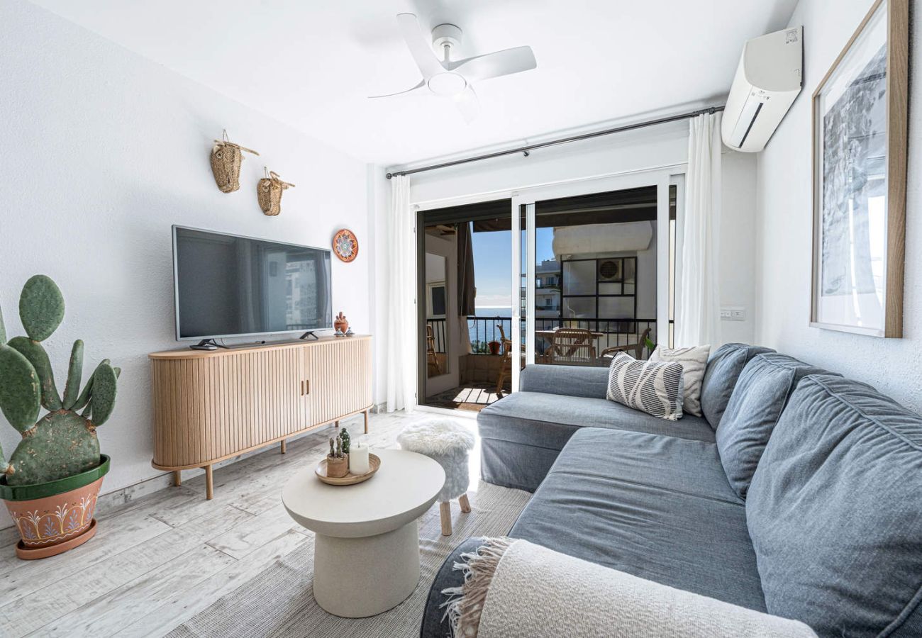 Views of the lounge with television and terrace in the Acapulco 302 apartments.