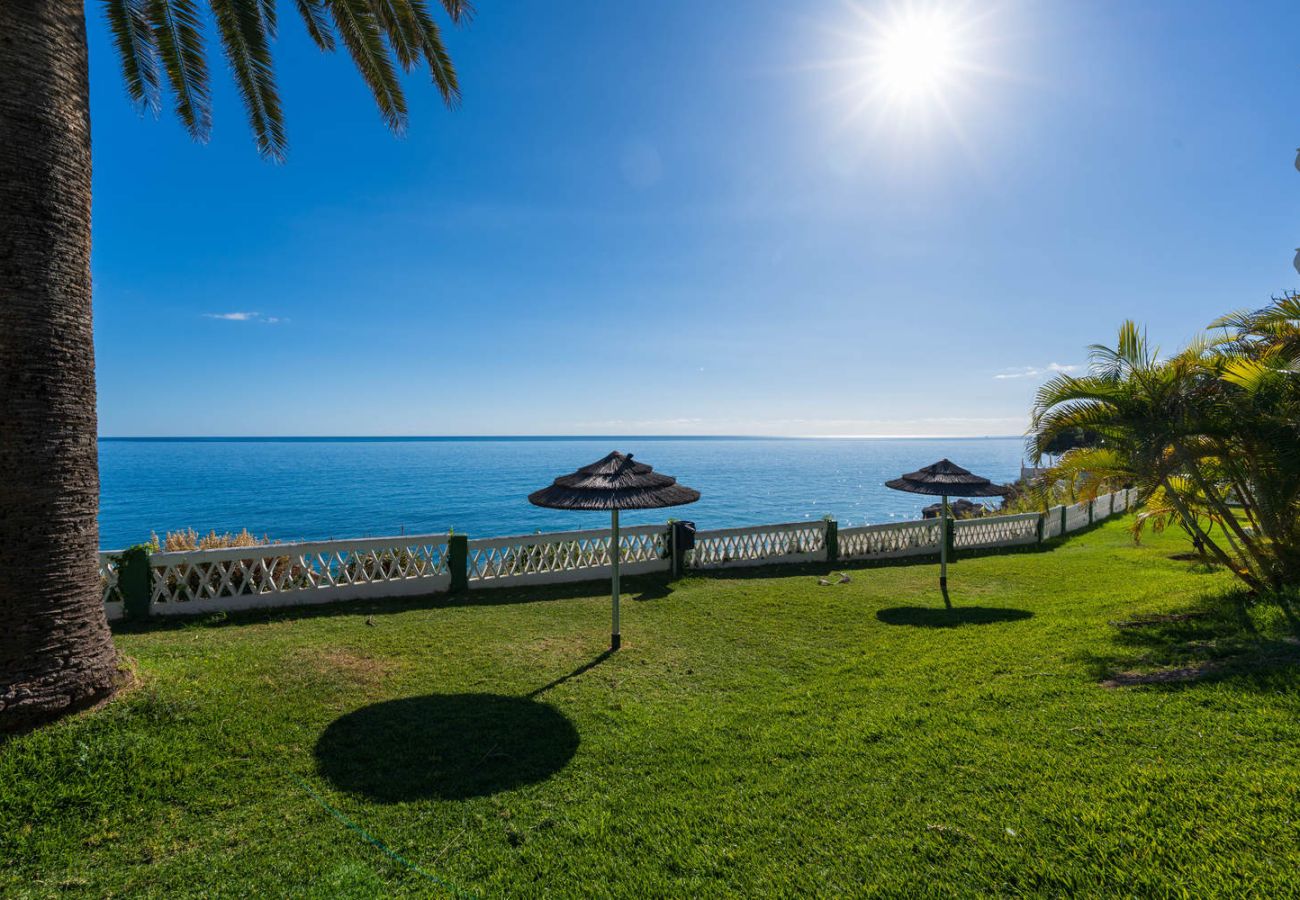 View of the gardens with parasols and the sea in the background in Acapulco 302 Nerja