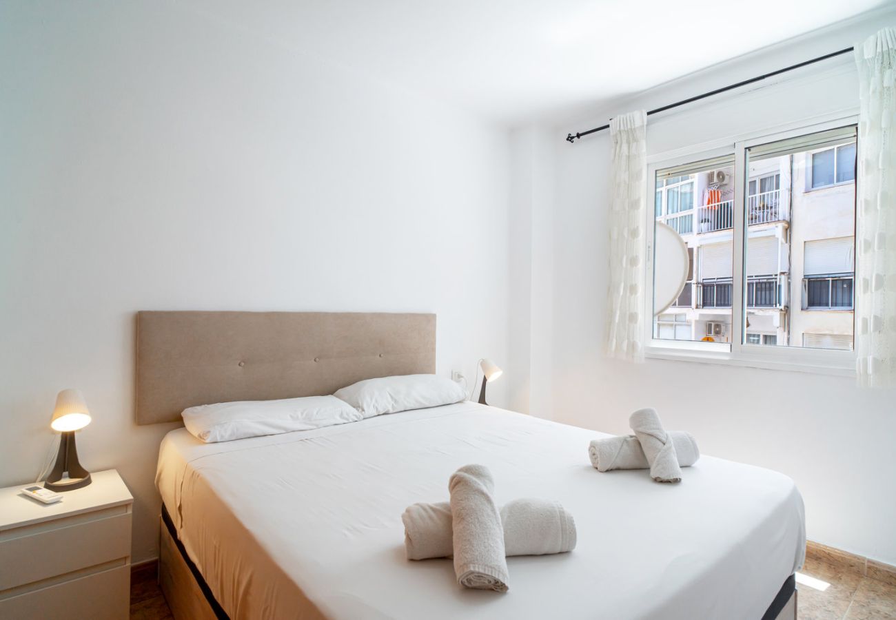 Main bedroom with double bed and high-quality mattress in Nerja.