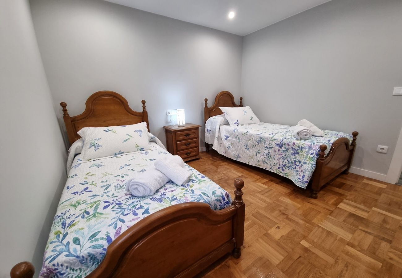 Apartment in Gijón - 153A -3 dormitorios Barrio de La Arena con parking