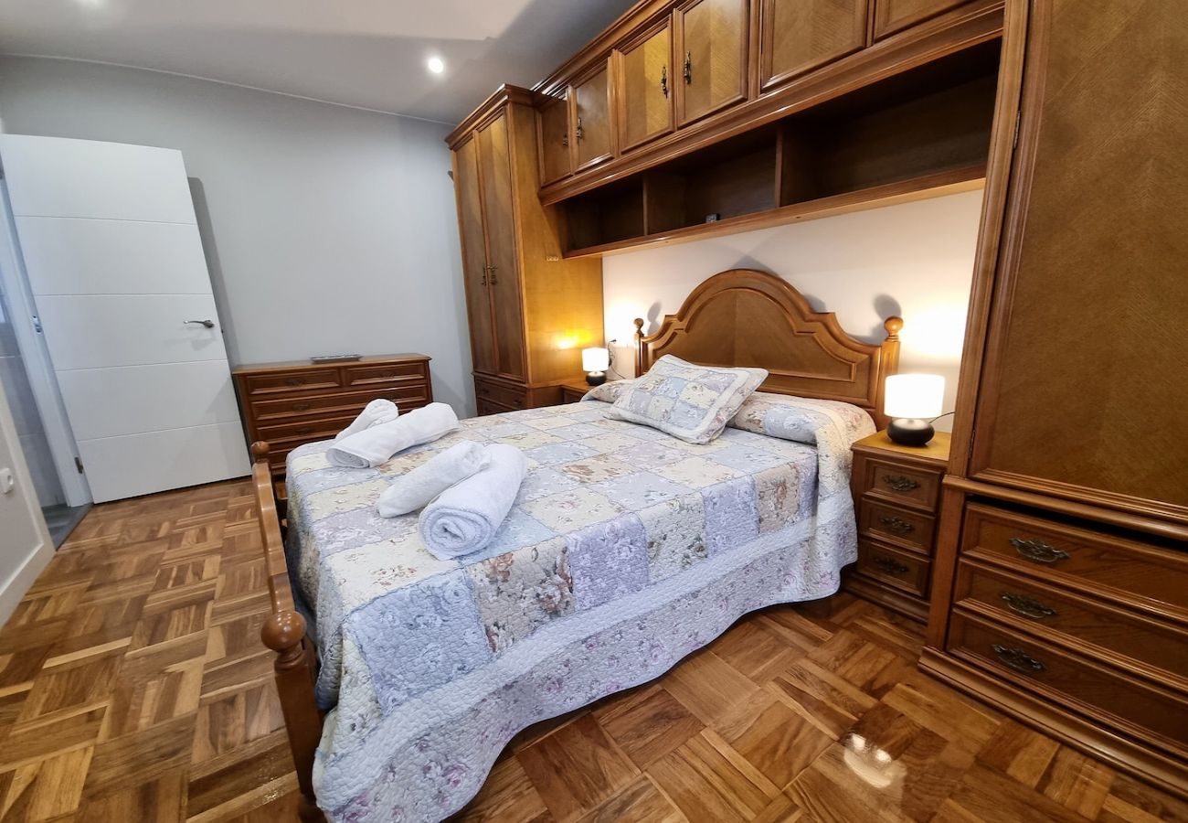 Apartment in Gijón - 153A -3 dormitorios Barrio de La Arena con parking