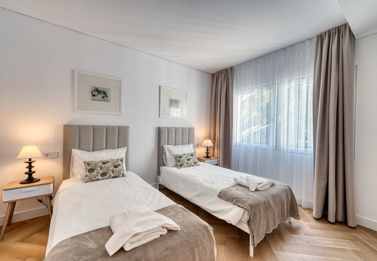 Apartment in Marbella - 1081 Luxurious Beachfront Penthouse with Jacuzzi