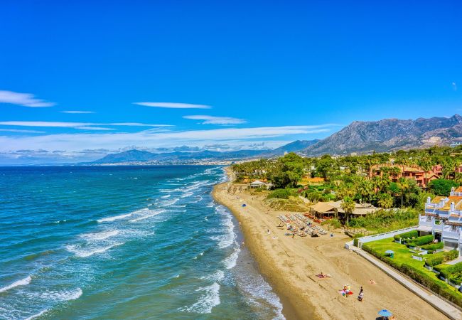  in Marbella - 1107 Elegant Beachfront House with Pool