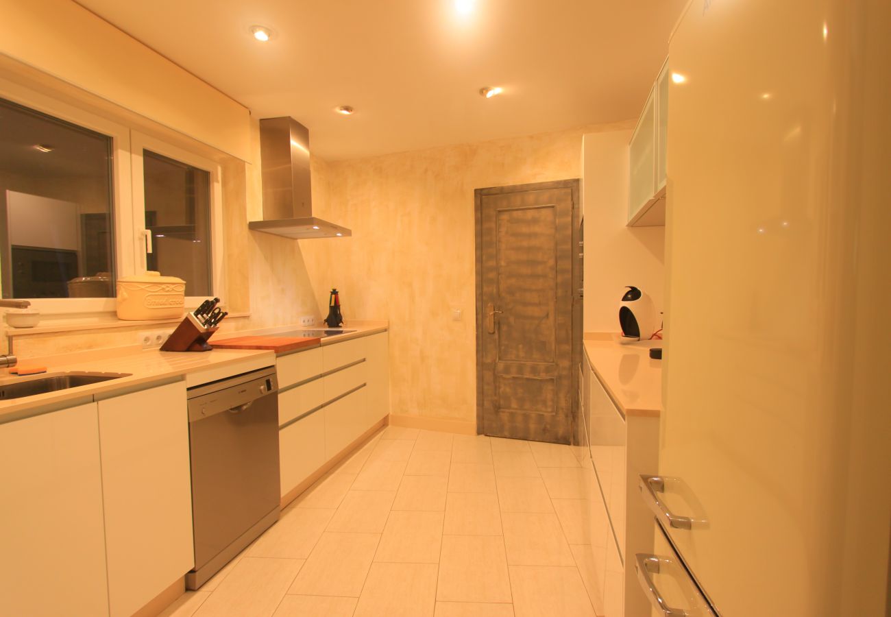 Villa in Marbella - 2042 Elegant Villa with Garden and Heated Pool
