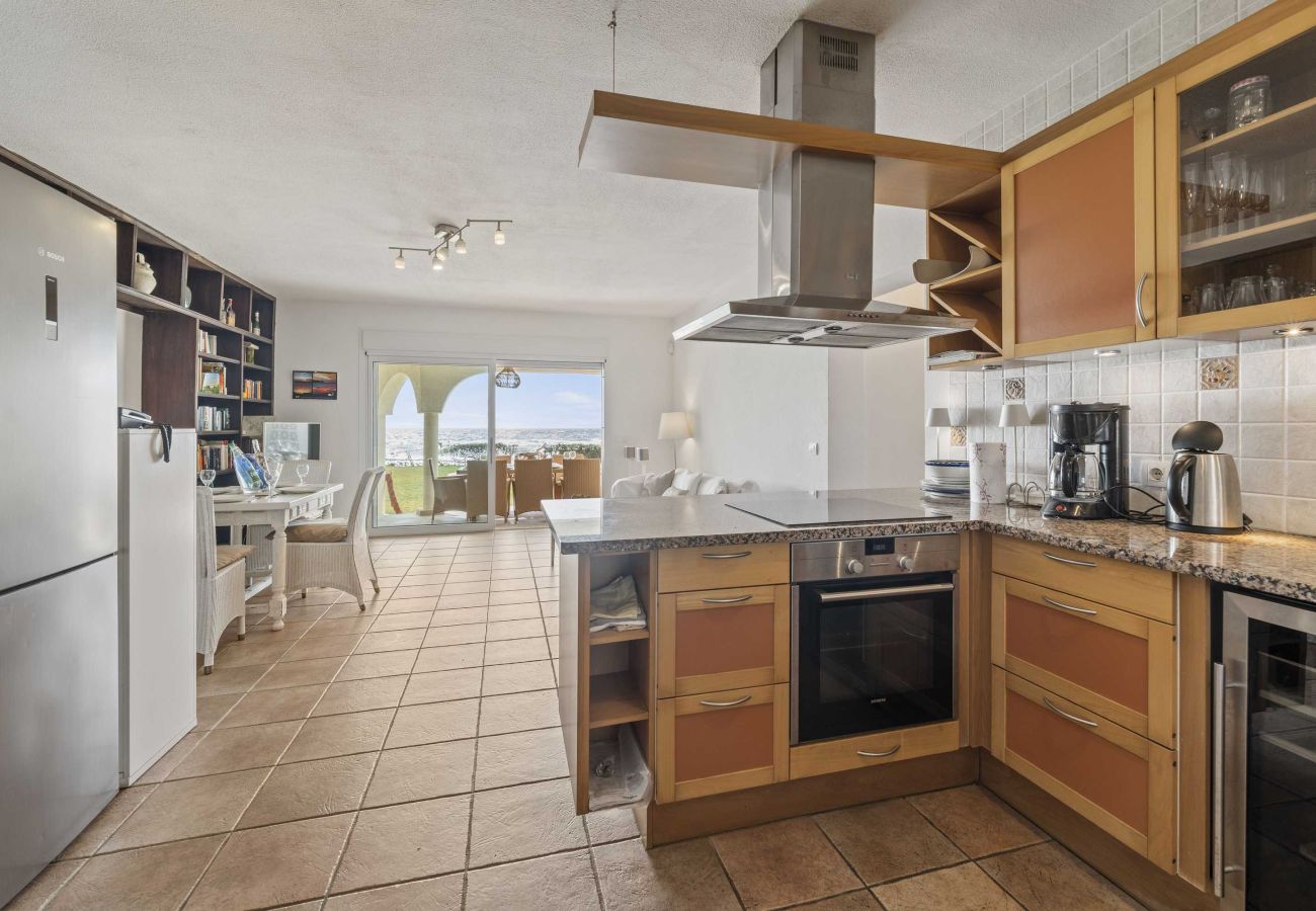 Villa in Marbella - 1100 Stunning Marbesa Beachfront Villa with Garden