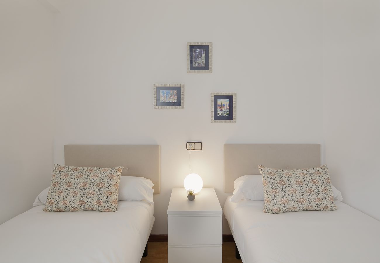 Apartment in Gijón - 174A Amplio apartamento playa San Lorenzo