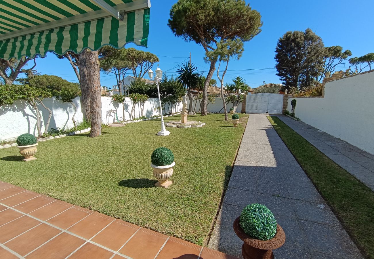 Chalet in Chiclana de la Frontera - R087 Chalet Augusta Emérita