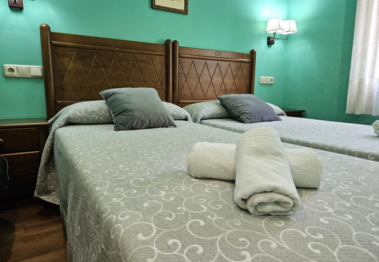 Rent by room in Mieres - 26A03 Hotel Montaña Casa Migio