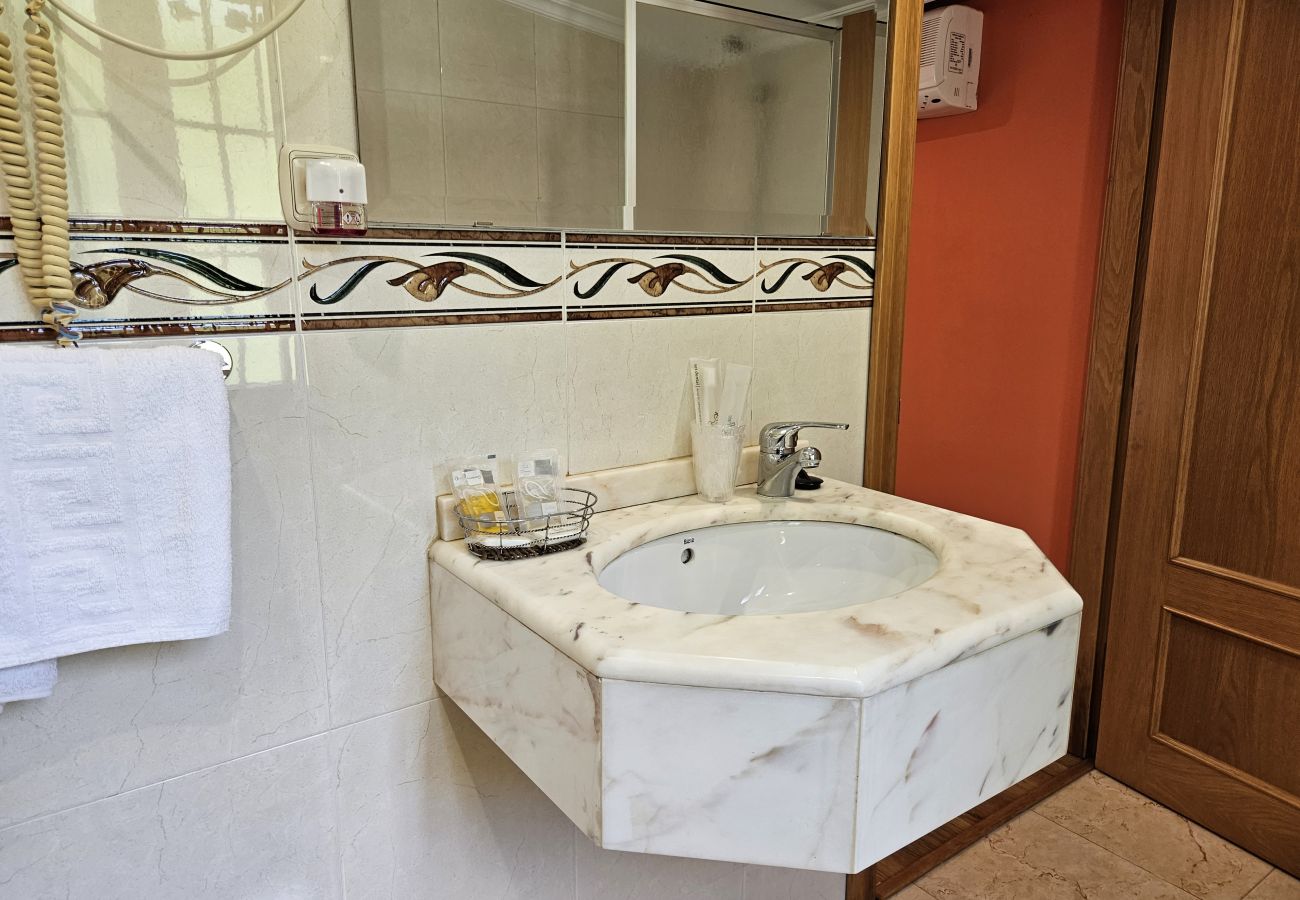 Rent by room in Mieres - 26A04 Hotel Montaña Casa Migio