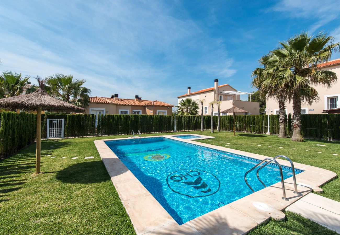 Bungalow in Oliva - Malibu Beach III 9