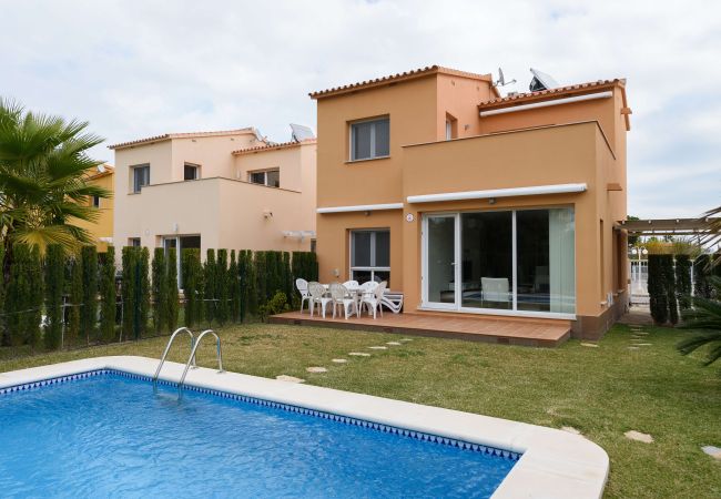 Villa/Dettached house in Oliva - Villa TEE4